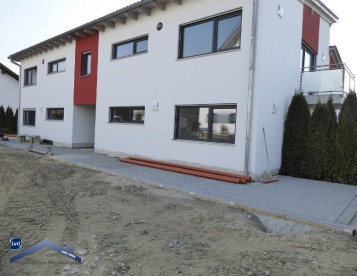 Vilshofen neuwertige 2 Zi-Whg. mit Balkon in kleiner Wohnanlage