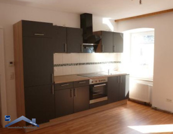Zentrale 2 Zimmer Whg. mit großer Wohnküche und EBK im 1. OG mit Blick auf den Passau Klostergarten