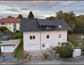 Tittling sehr gepfegtes geräumiges Einfamilienhaus mit Balkon und Garten