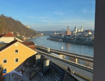 Exklusives Stadthaus mit Altbaucharme im Passauer Zentrum! 3-Zimmer Whg. mit EBK und herrlichem Stadtblick!