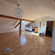 Gemütliche Dachgeschoßwohnung, 2 Zimmer mit Küchenzeile in Passau Neustift
