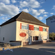 Künzing gepflegtes Wohnhaus mit Büro/Praxis ,Nebengebäude und Garage