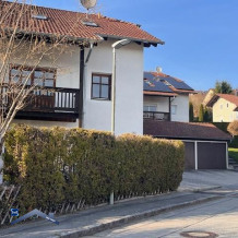 Tiefenbach Stadthaus/DHH mit viel Platz für die Familie, Balkon, Terrasse und Garage